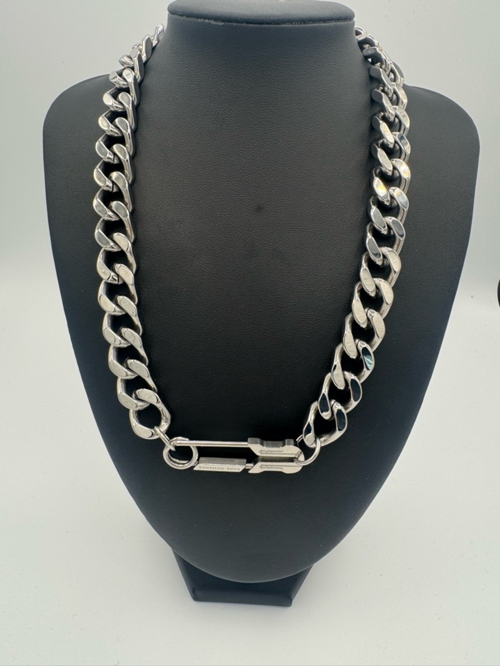 RARE ROMANCE Safety Pin Chunk
Cuban Chain Necklace